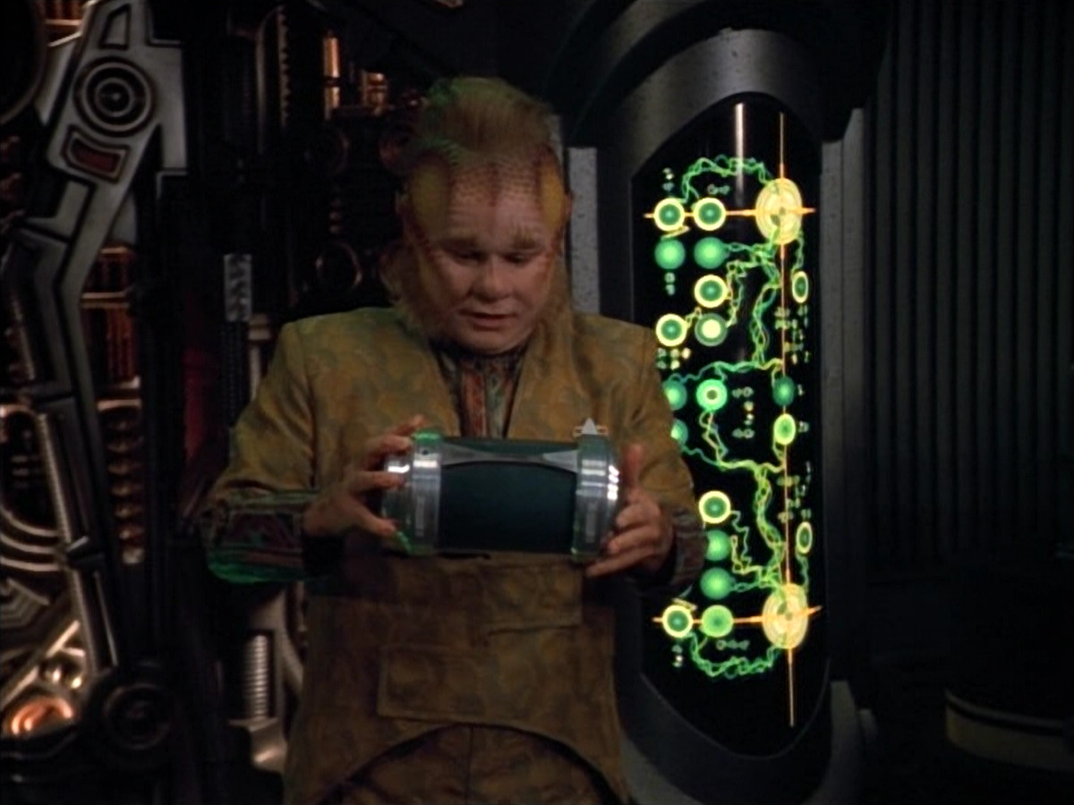 extant_StarTrek_VOY_4x12-MortalCoil_00388.jpg