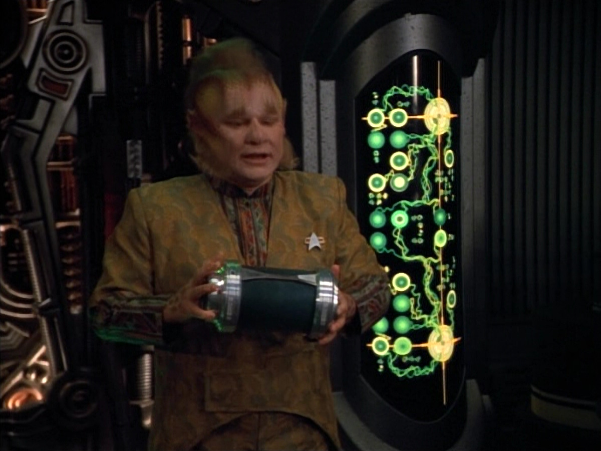 extant_StarTrek_VOY_4x12-MortalCoil_00391.jpg