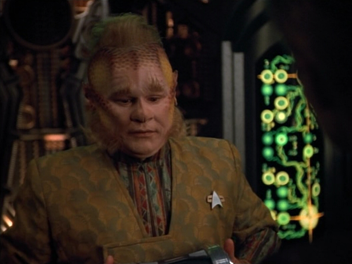 extant_StarTrek_VOY_4x12-MortalCoil_00436.jpg