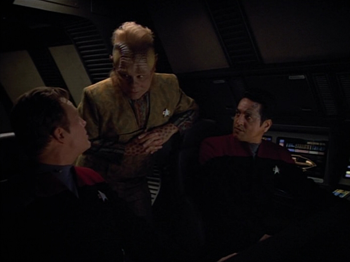 extant_StarTrek_VOY_4x12-MortalCoil_00483.jpg