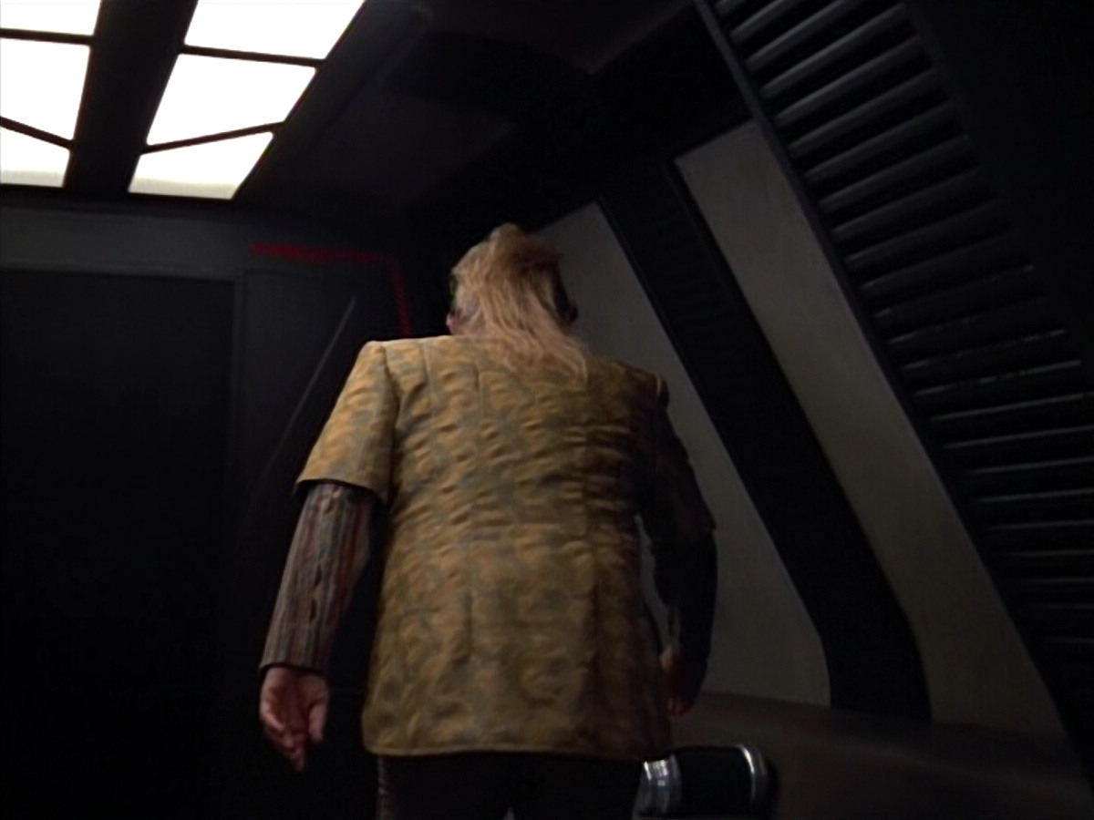 extant_StarTrek_VOY_4x12-MortalCoil_00502.jpg