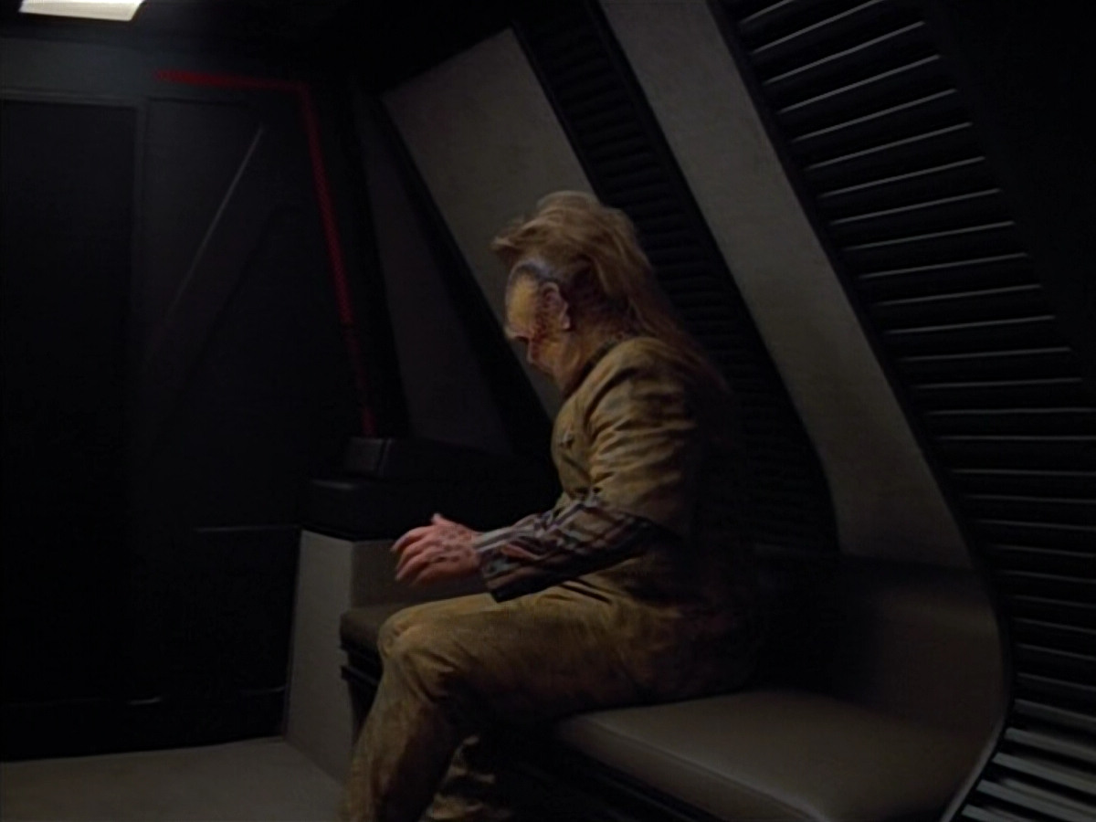 extant_StarTrek_VOY_4x12-MortalCoil_00504.jpg