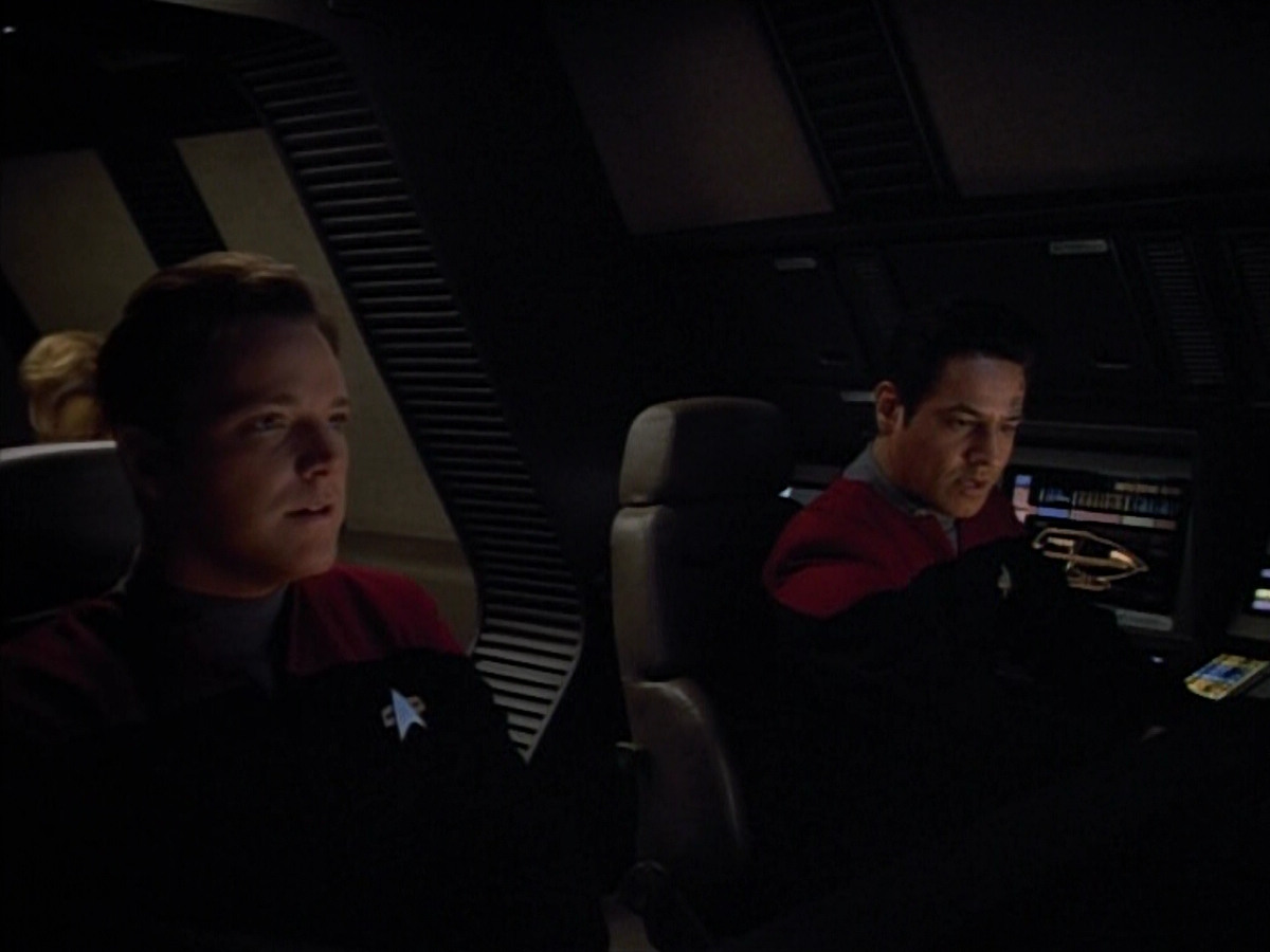 extant_StarTrek_VOY_4x12-MortalCoil_00507.jpg