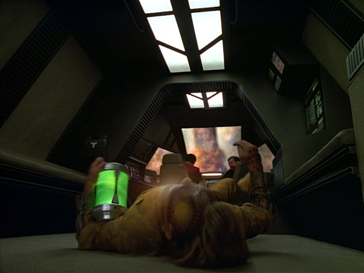 extant_StarTrek_VOY_4x12-MortalCoil_00541.jpg