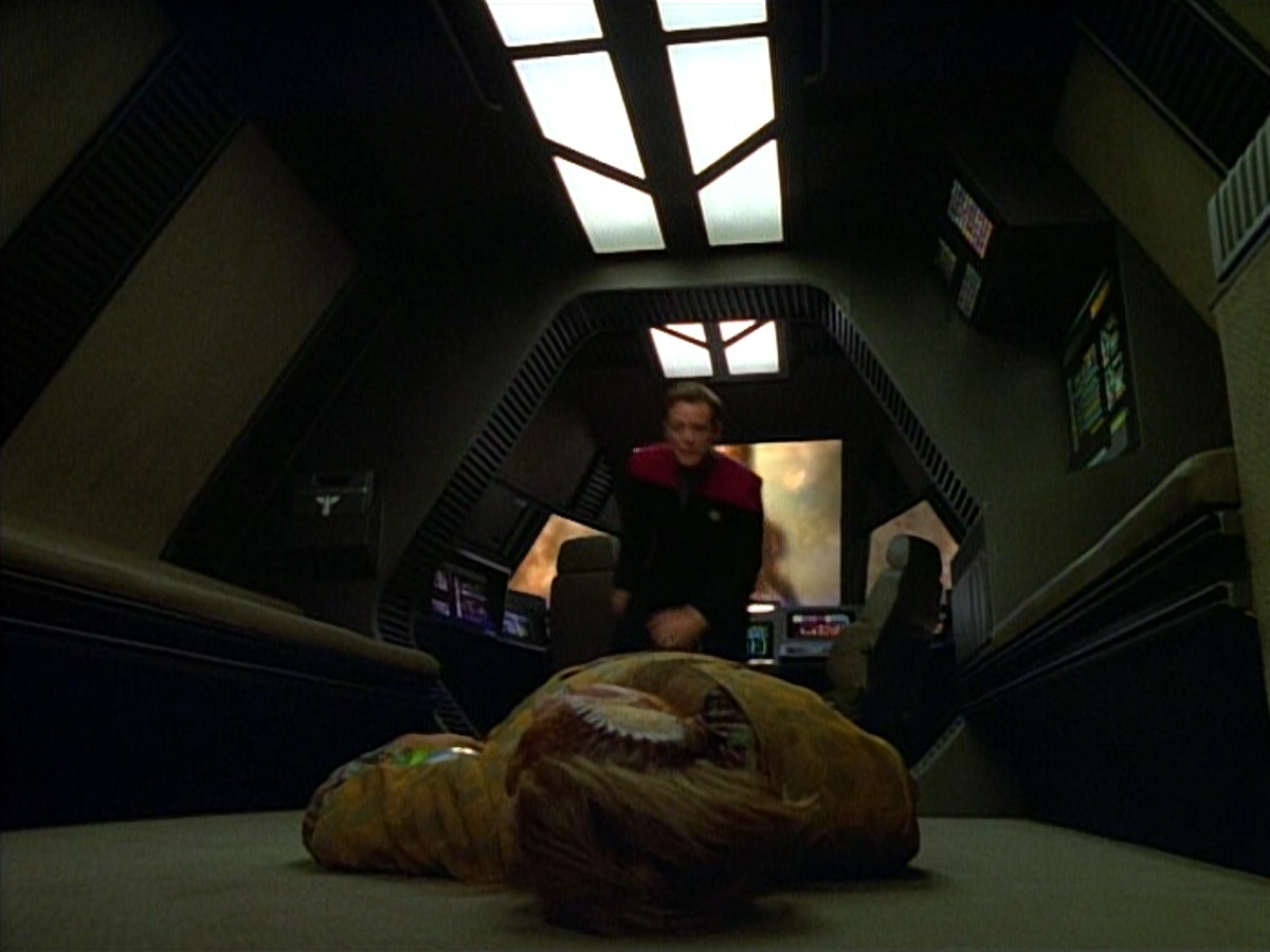extant_StarTrek_VOY_4x12-MortalCoil_00544.jpg