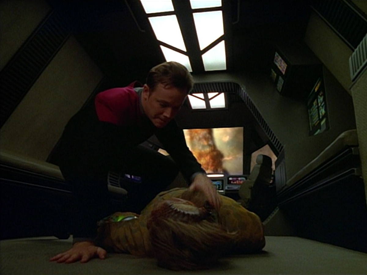 extant_StarTrek_VOY_4x12-MortalCoil_00546.jpg