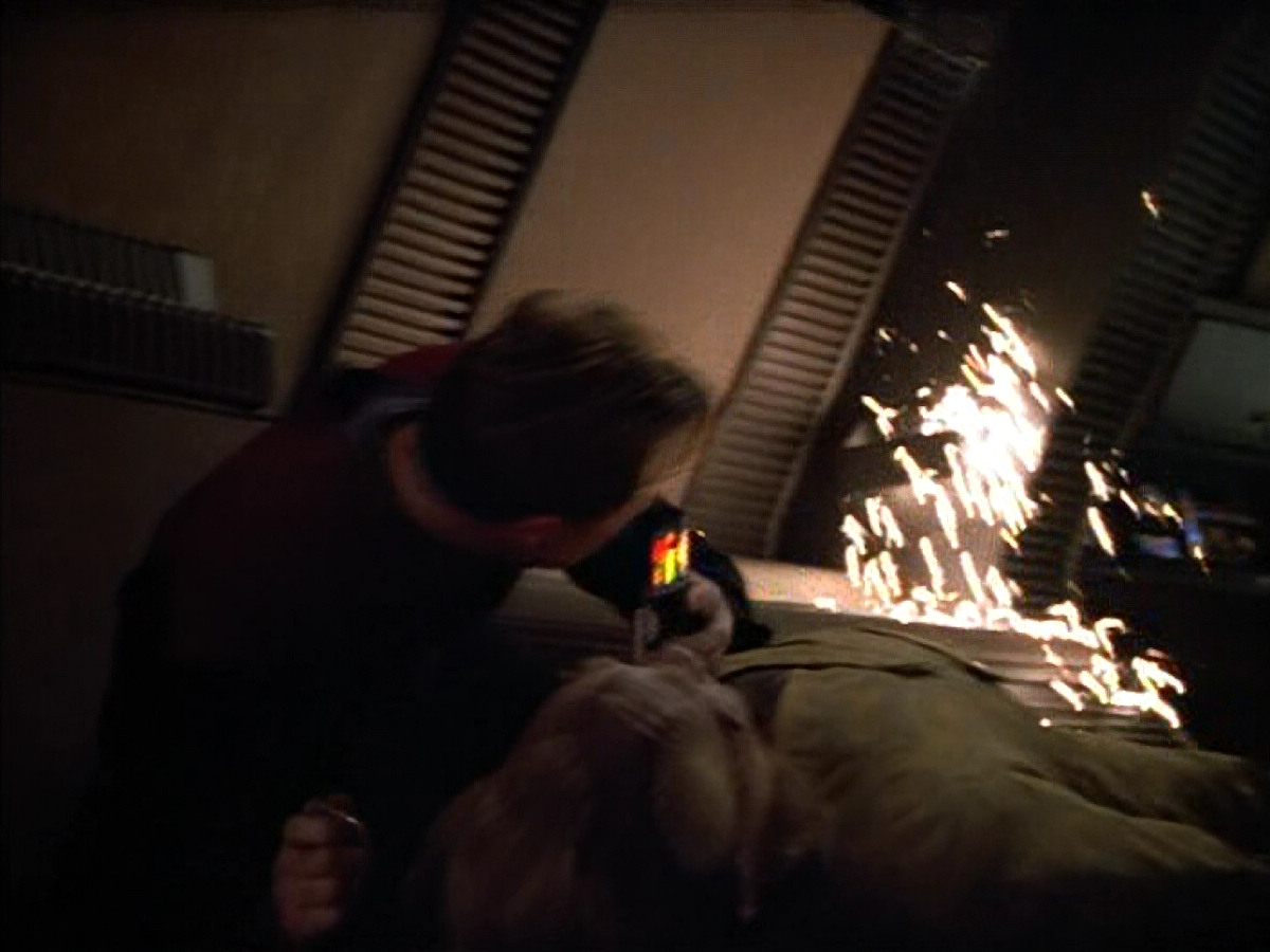 extant_StarTrek_VOY_4x12-MortalCoil_00751.jpg