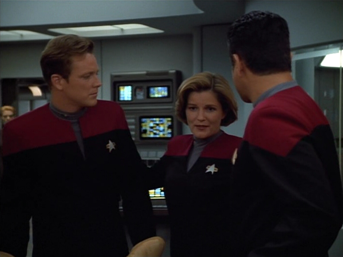 extant_StarTrek_VOY_4x12-MortalCoil_00874.jpg