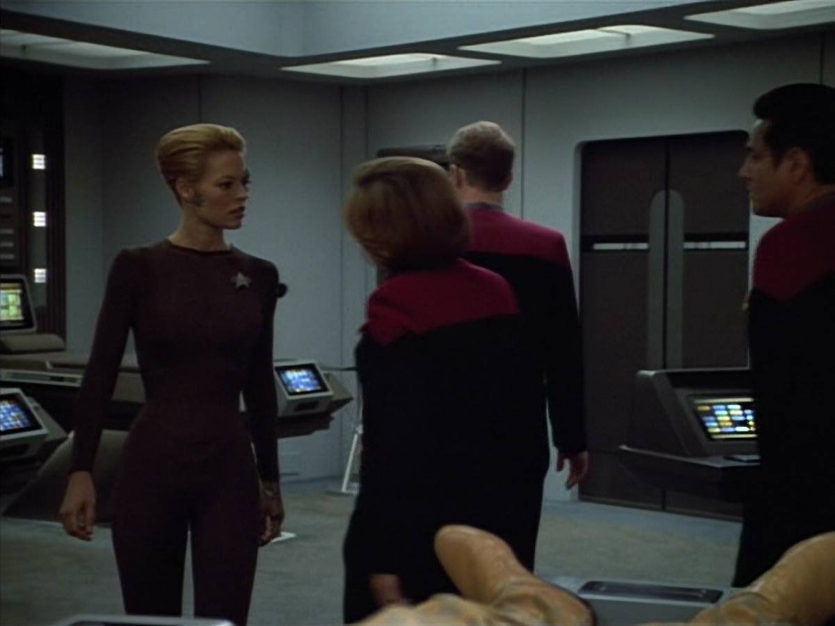 extant_StarTrek_VOY_4x12-MortalCoil_00880.jpg