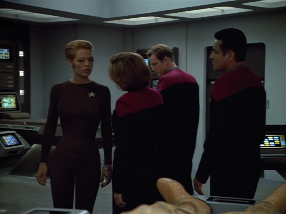 extant_StarTrek_VOY_4x12-MortalCoil_00881.jpg