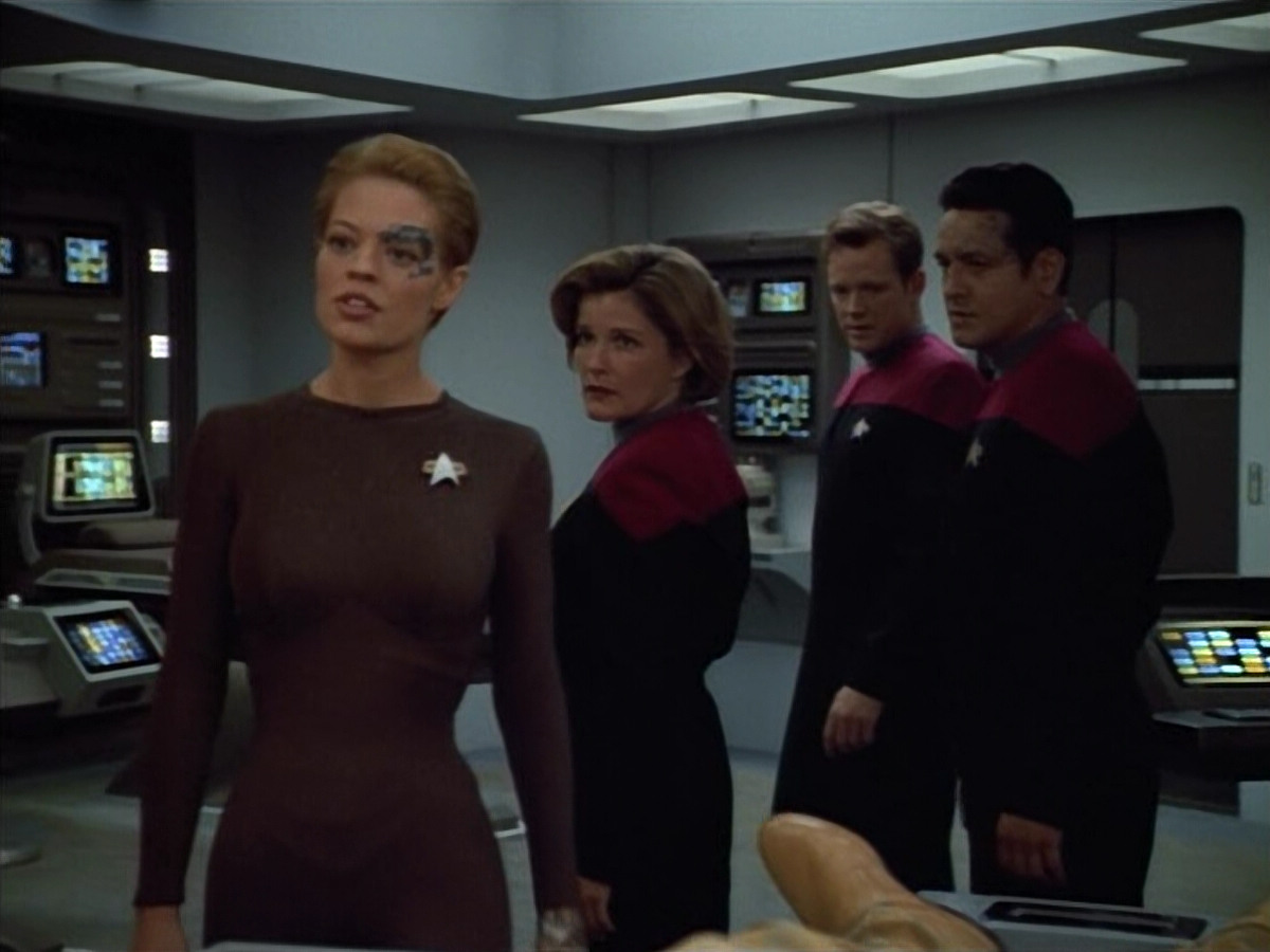 extant_StarTrek_VOY_4x12-MortalCoil_00883.jpg