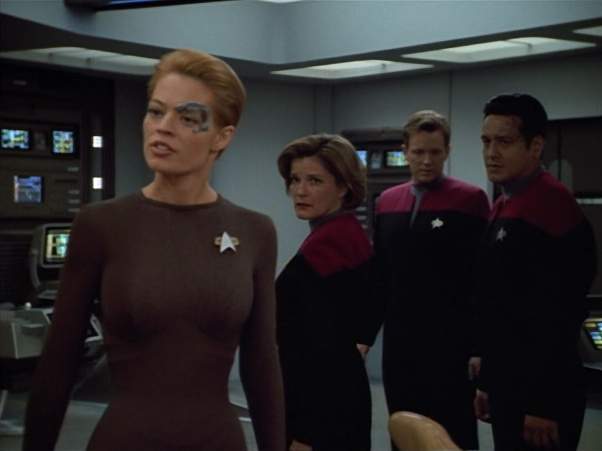 extant_StarTrek_VOY_4x12-MortalCoil_00884.jpg