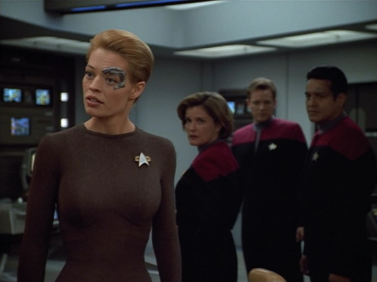 extant_StarTrek_VOY_4x12-MortalCoil_00885.jpg