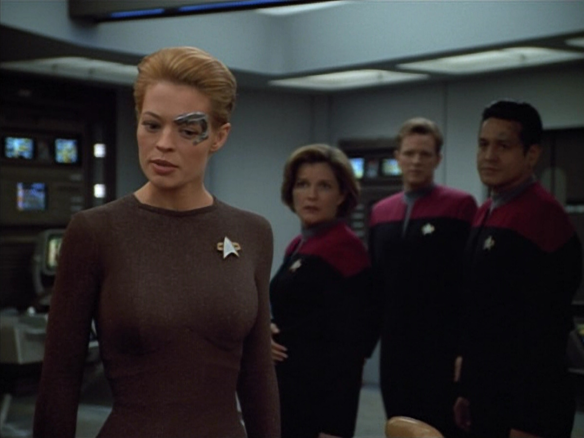 extant_StarTrek_VOY_4x12-MortalCoil_00890.jpg