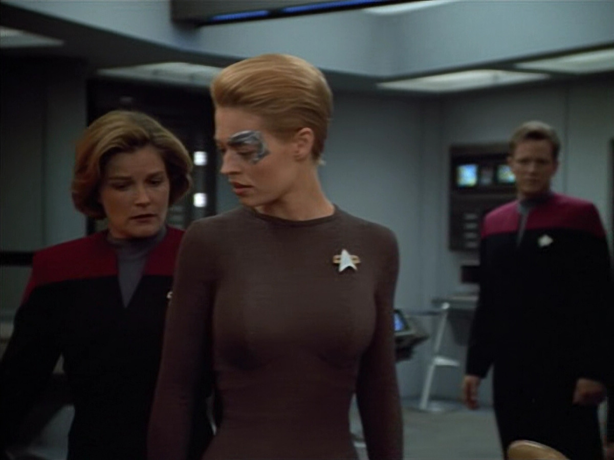 extant_StarTrek_VOY_4x12-MortalCoil_00893.jpg