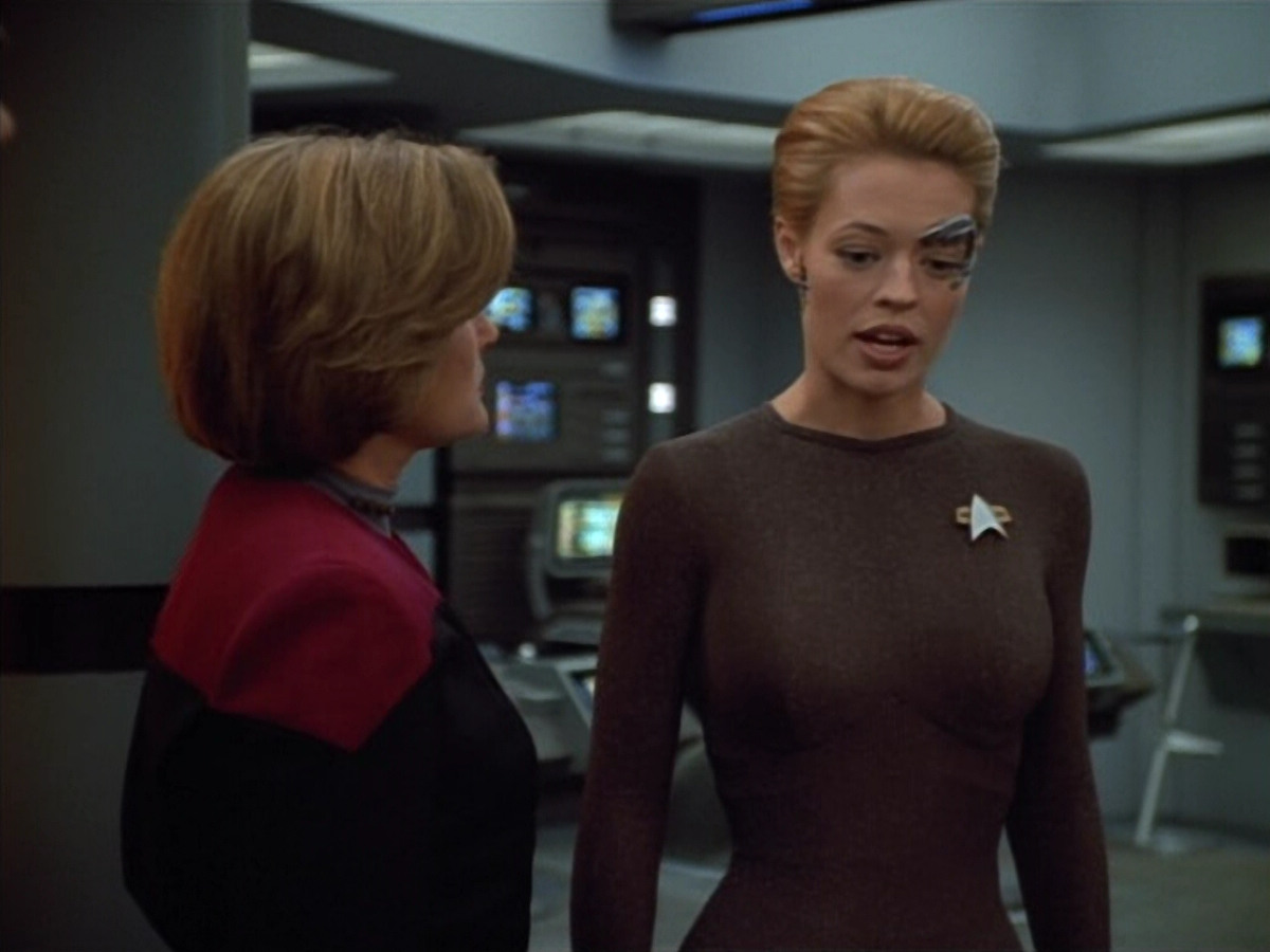 extant_StarTrek_VOY_4x12-MortalCoil_00897.jpg