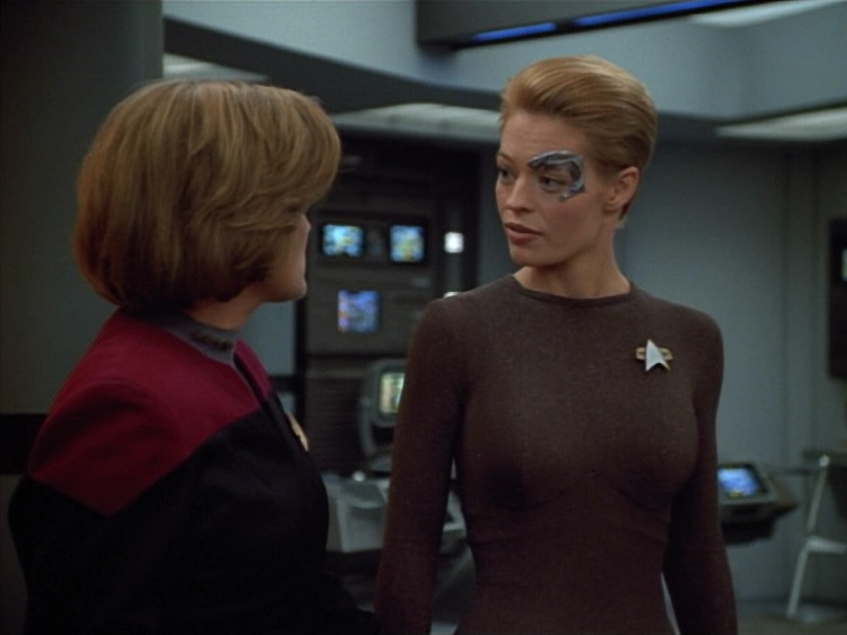 extant_StarTrek_VOY_4x12-MortalCoil_00916.jpg