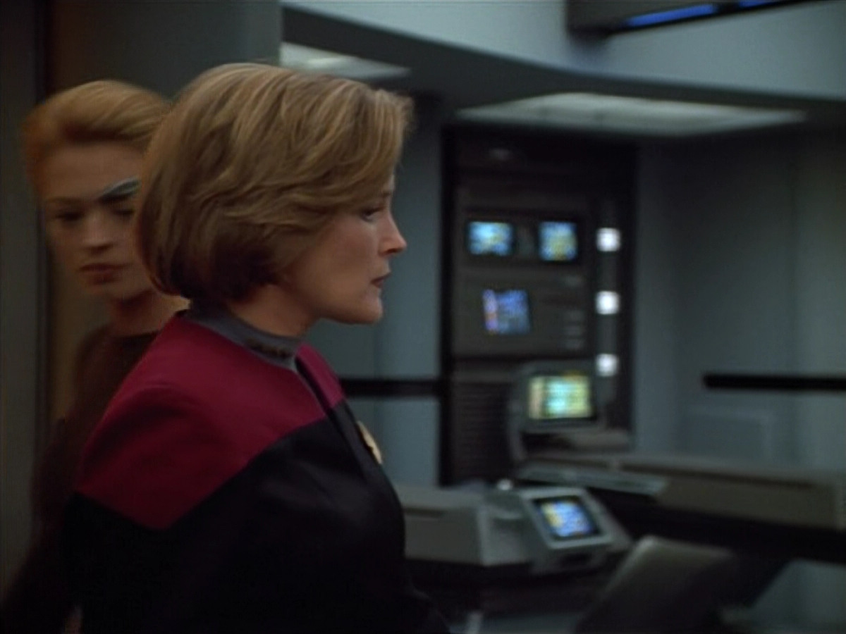 extant_StarTrek_VOY_4x12-MortalCoil_00928.jpg