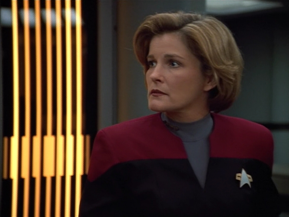 extant_StarTrek_VOY_4x12-MortalCoil_00930.jpg