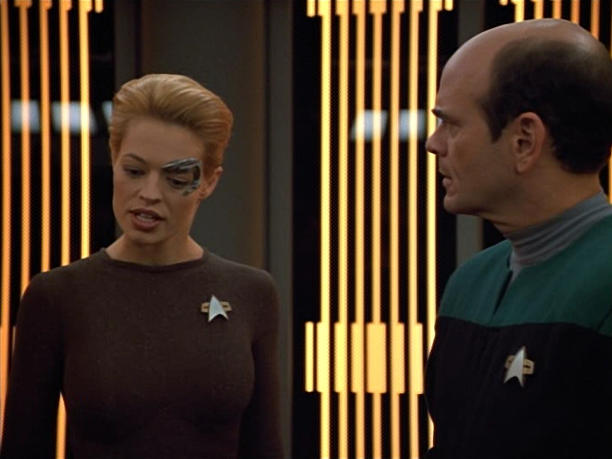 extant_StarTrek_VOY_4x12-MortalCoil_00932.jpg