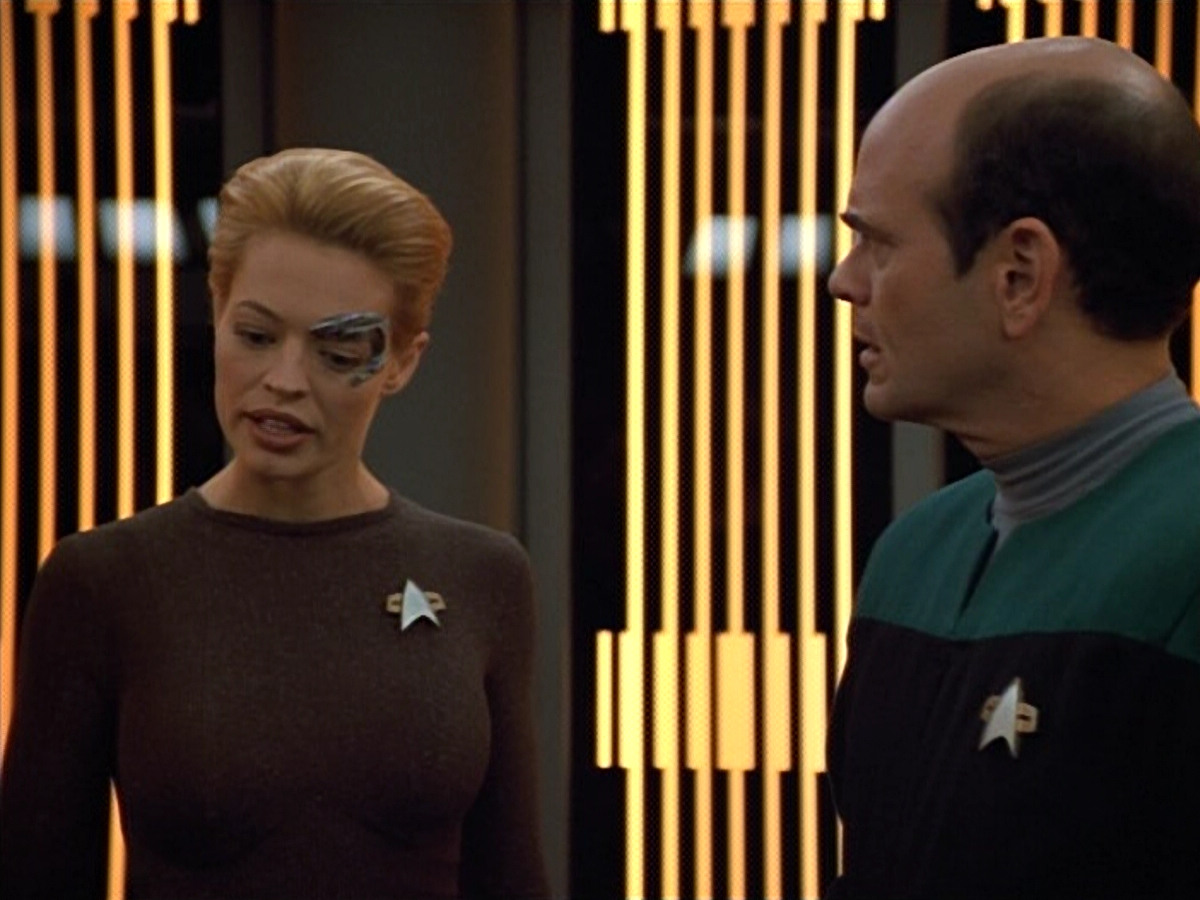 extant_StarTrek_VOY_4x12-MortalCoil_00934.jpg