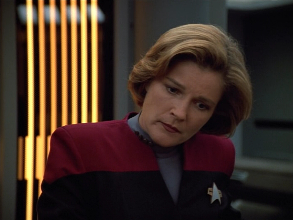 extant_StarTrek_VOY_4x12-MortalCoil_01003.jpg