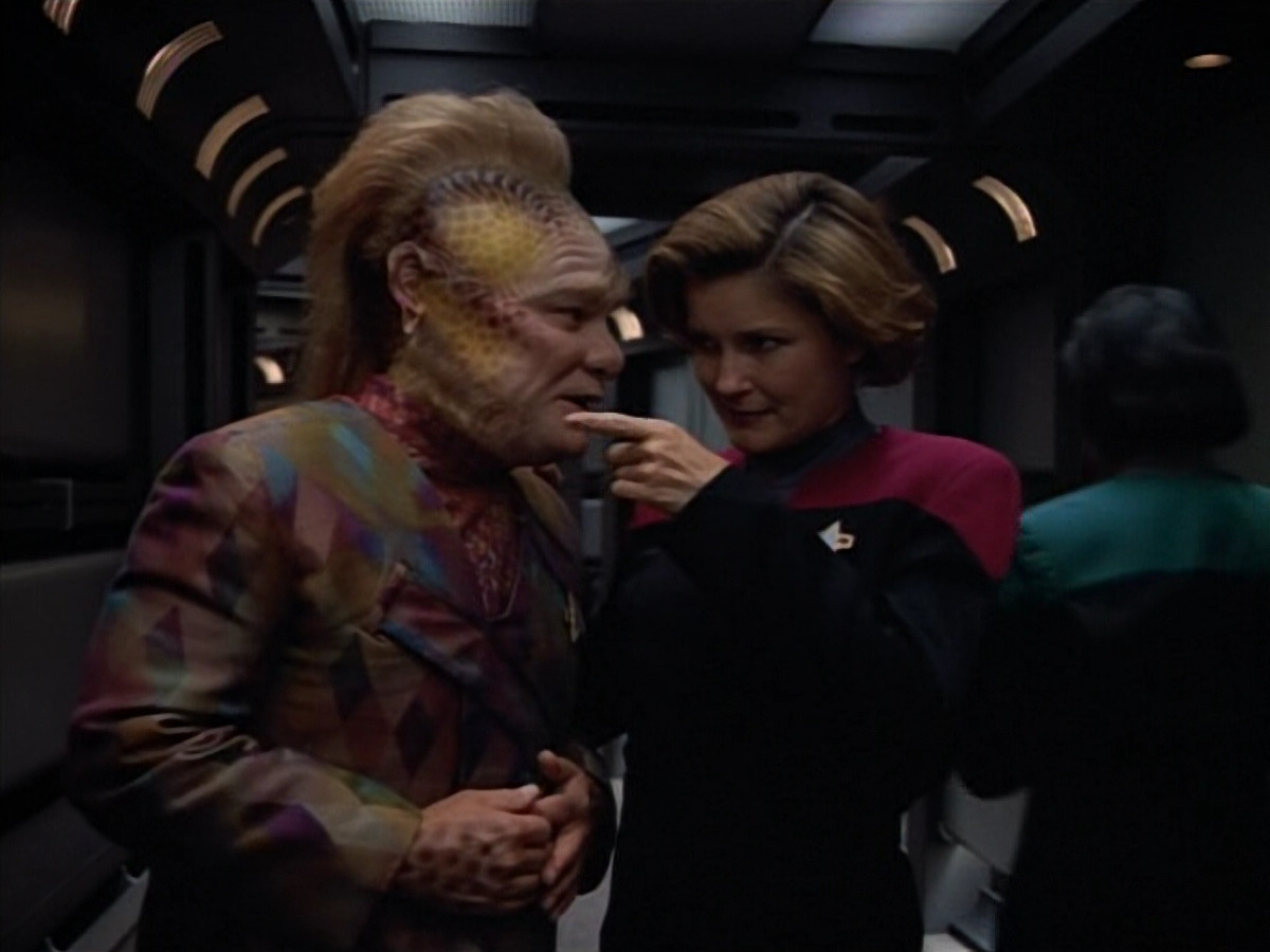 extant_StarTrek_VOY_4x12-MortalCoil_01363.jpg