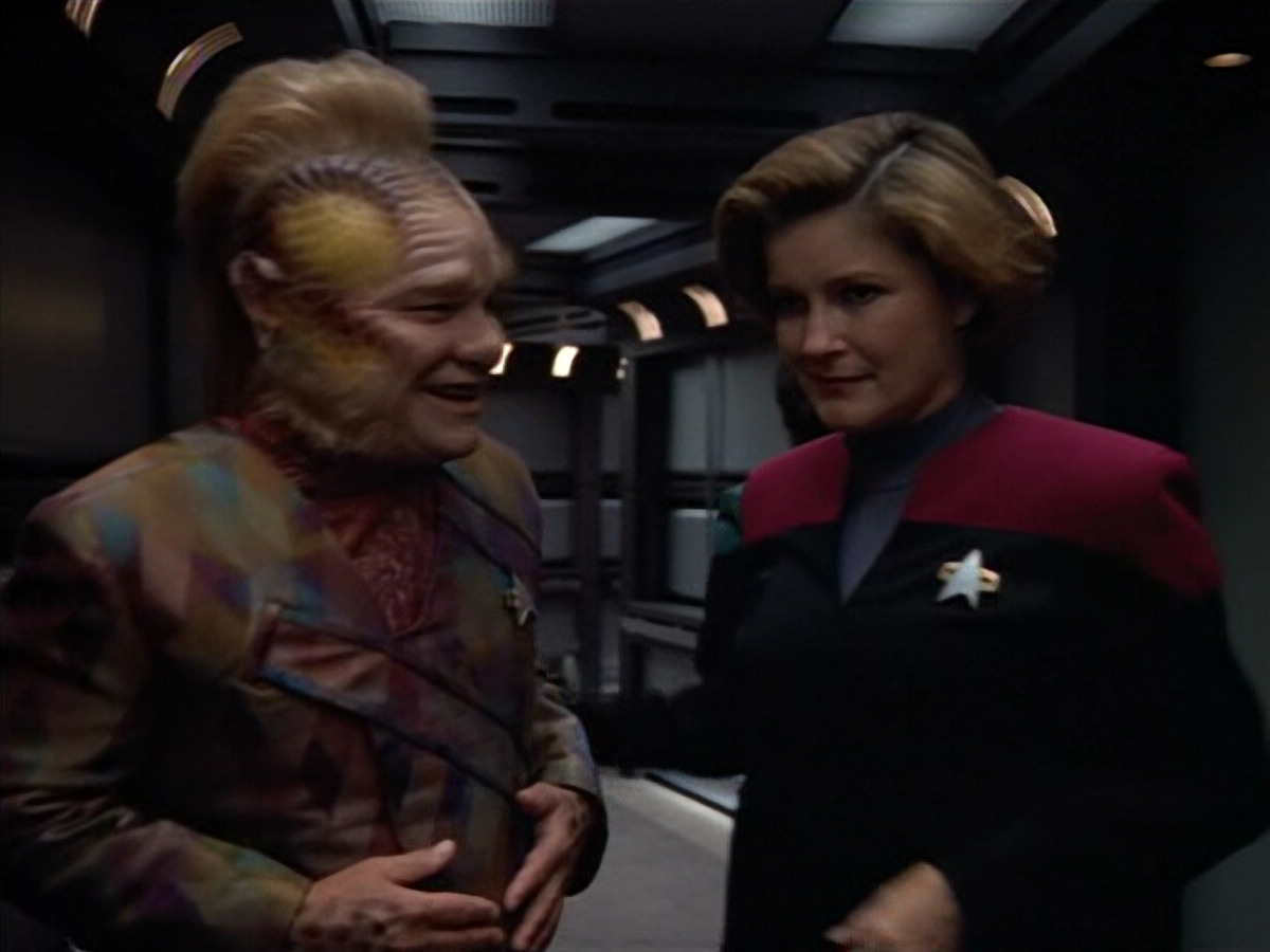 extant_StarTrek_VOY_4x12-MortalCoil_01364.jpg