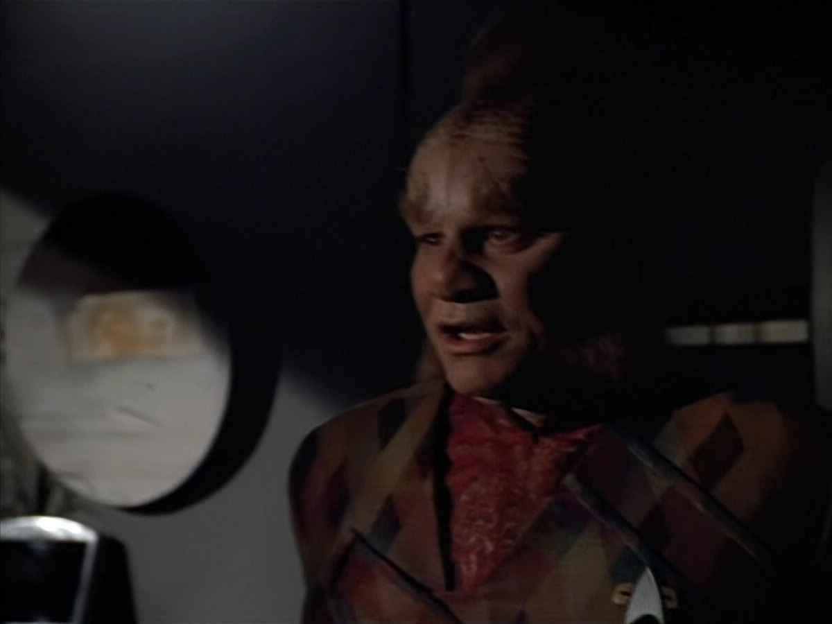 extant_StarTrek_VOY_4x12-MortalCoil_01371.jpg
