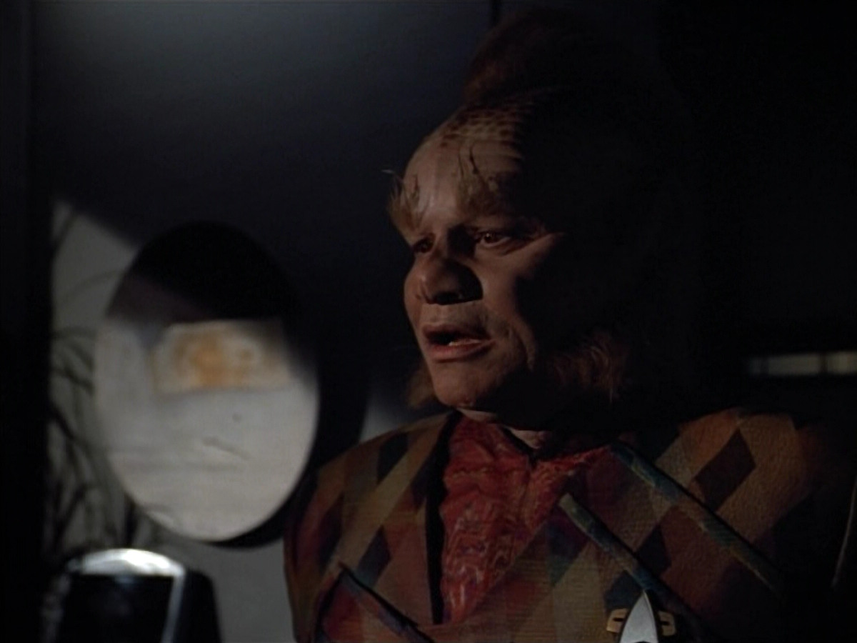 extant_StarTrek_VOY_4x12-MortalCoil_01376.jpg