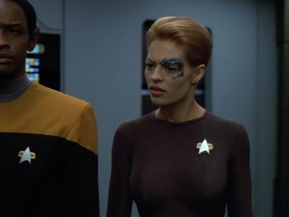 extant_StarTrek_VOY_4x12-MortalCoil_01421.jpg