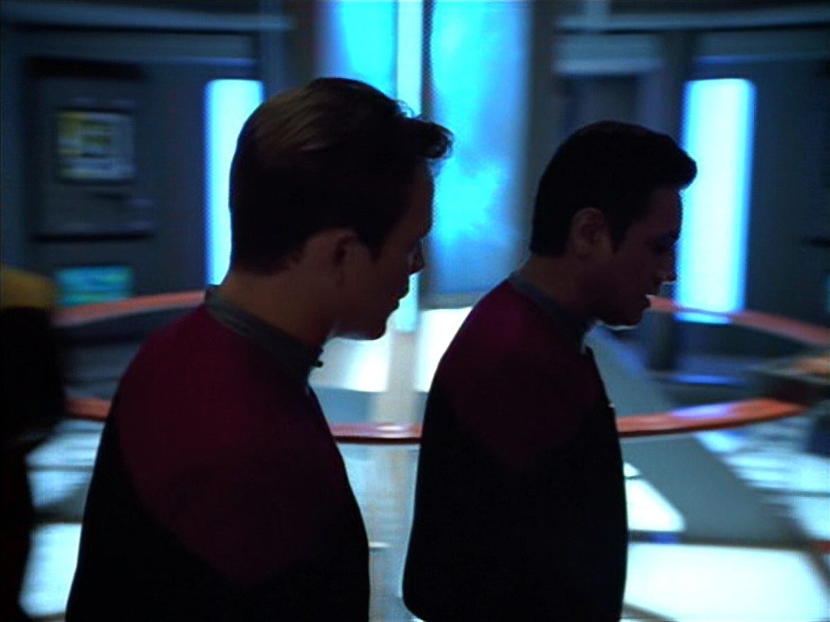 extant_StarTrek_VOY_4x12-MortalCoil_01511.jpg