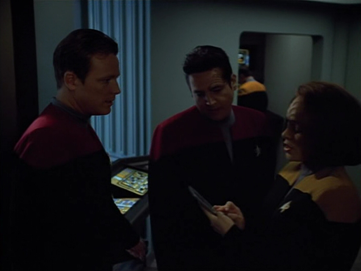 extant_StarTrek_VOY_4x12-MortalCoil_01514.jpg