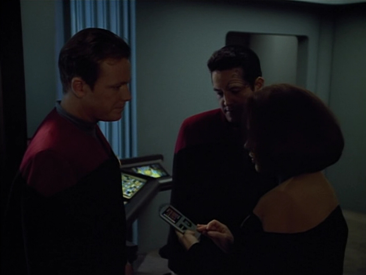 extant_StarTrek_VOY_4x12-MortalCoil_01515.jpg