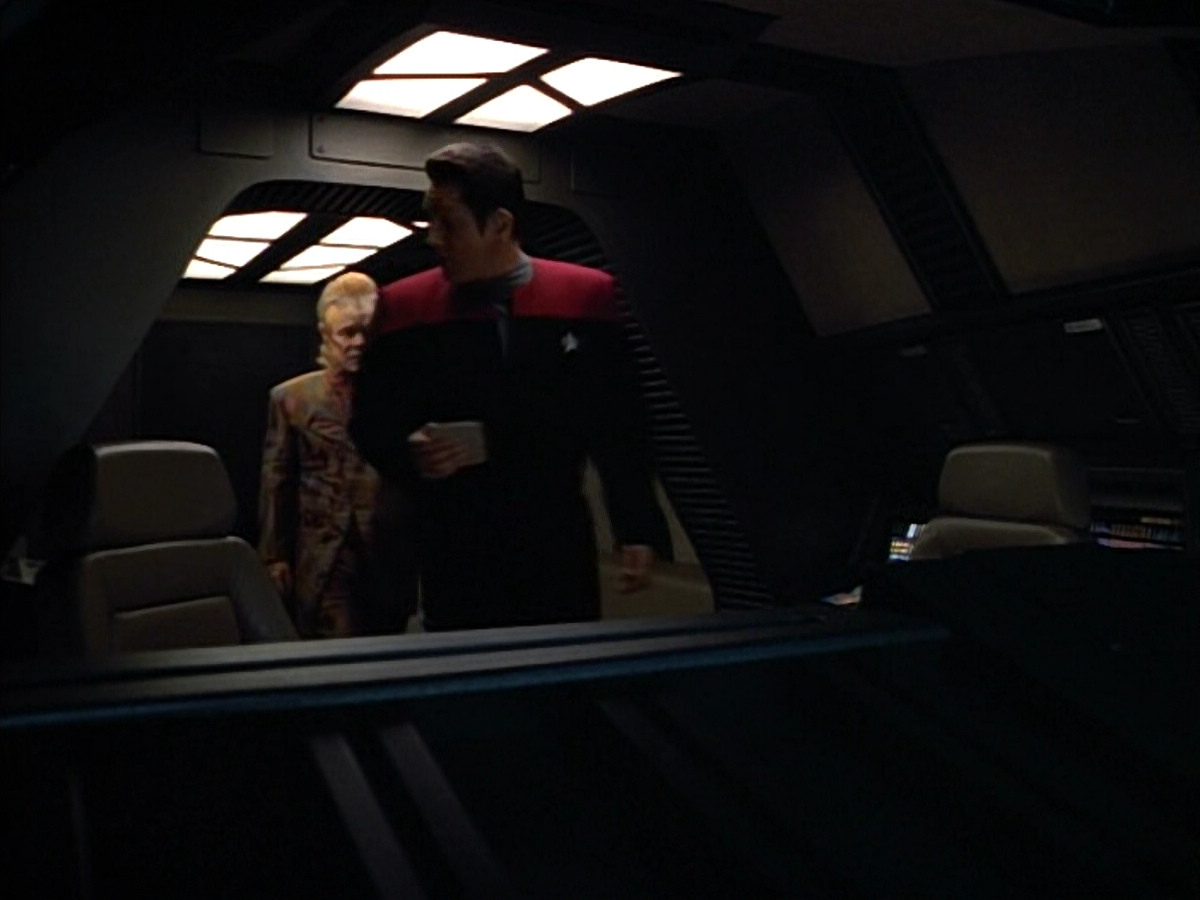 extant_StarTrek_VOY_4x12-MortalCoil_01566.jpg