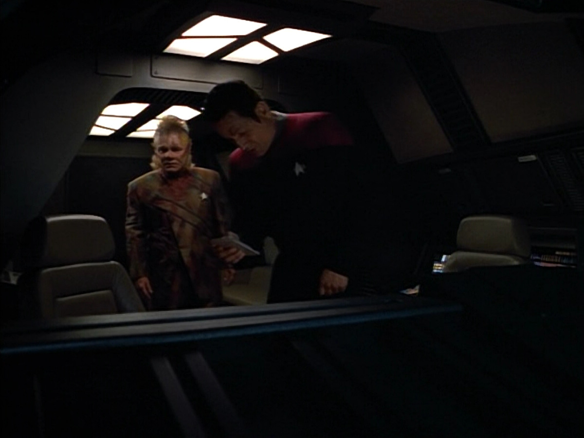 extant_StarTrek_VOY_4x12-MortalCoil_01567.jpg