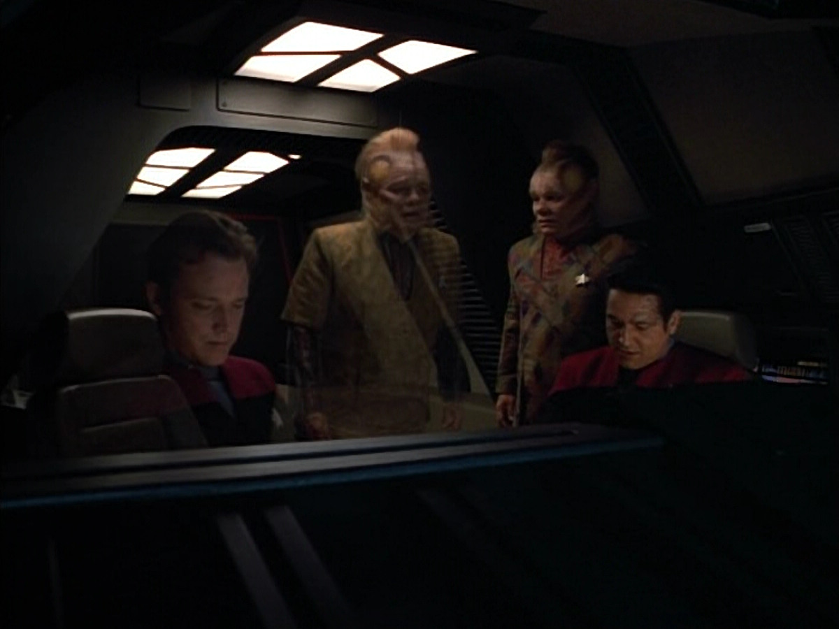 extant_StarTrek_VOY_4x12-MortalCoil_01578.jpg