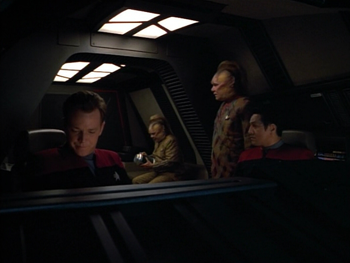 extant_StarTrek_VOY_4x12-MortalCoil_01597.jpg