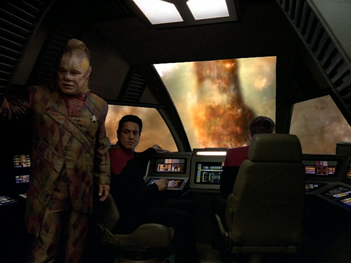 extant_StarTrek_VOY_4x12-MortalCoil_01645.jpg