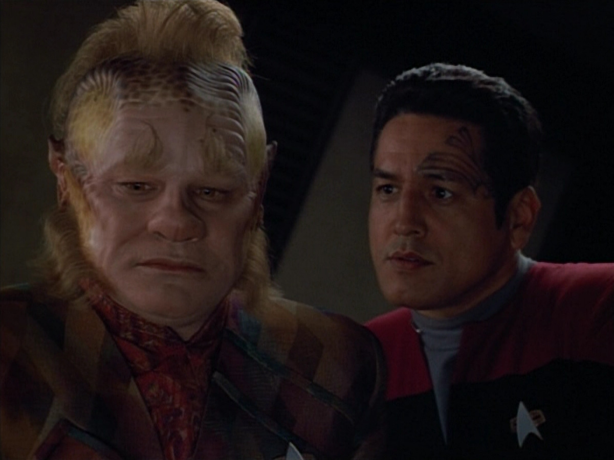 extant_StarTrek_VOY_4x12-MortalCoil_01743.jpg