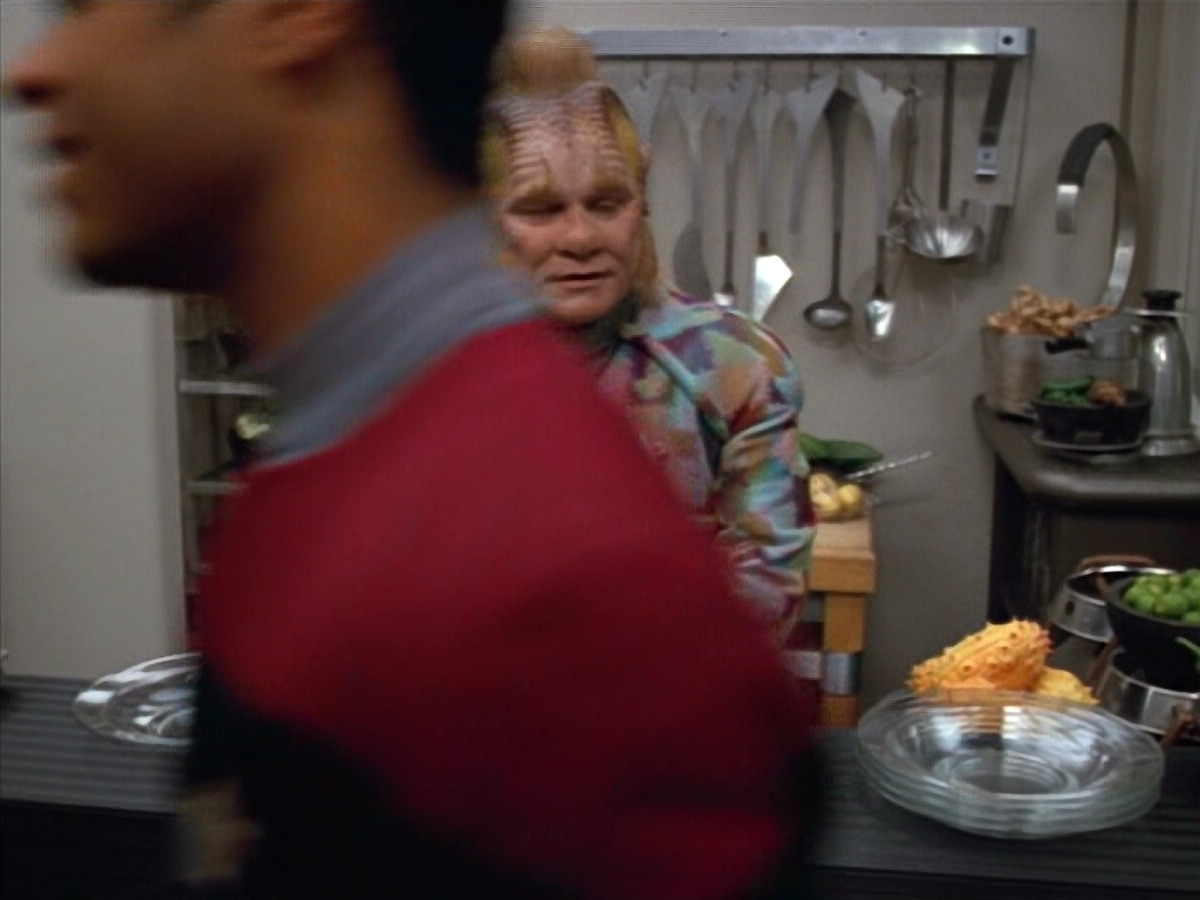 extant_StarTrek_VOY_4x12-MortalCoil_01834.jpg
