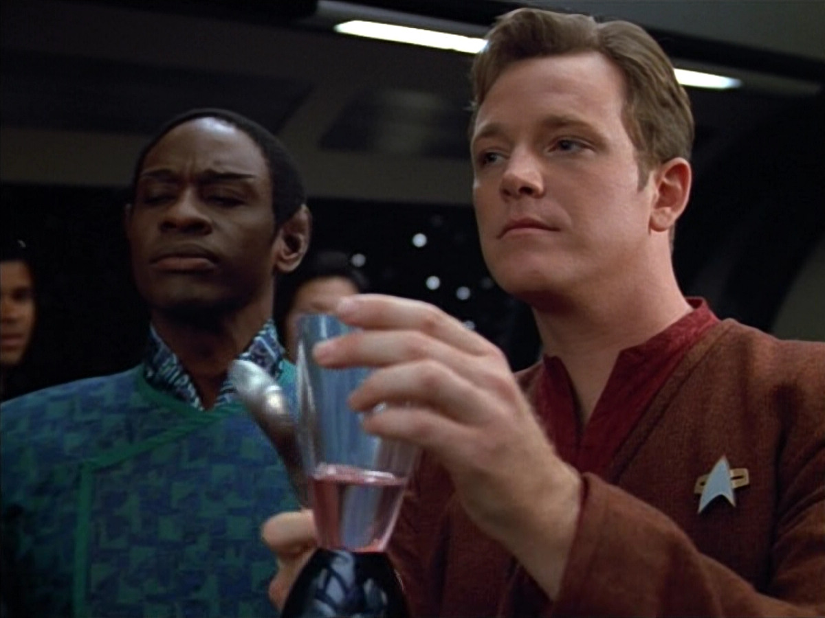 extant_StarTrek_VOY_4x12-MortalCoil_01865.jpg