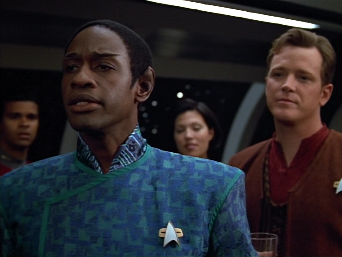 extant_StarTrek_VOY_4x12-MortalCoil_01877.jpg