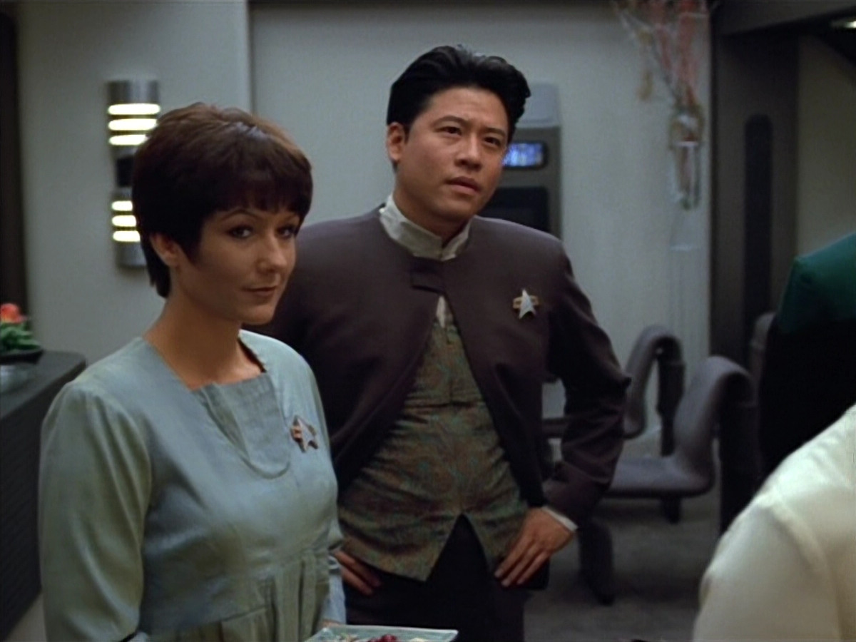 extant_StarTrek_VOY_4x12-MortalCoil_01906.jpg