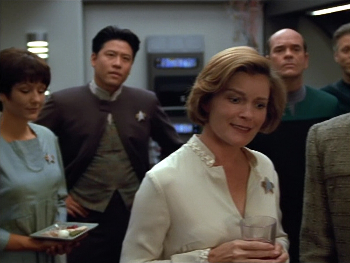 extant_StarTrek_VOY_4x12-MortalCoil_01909.jpg