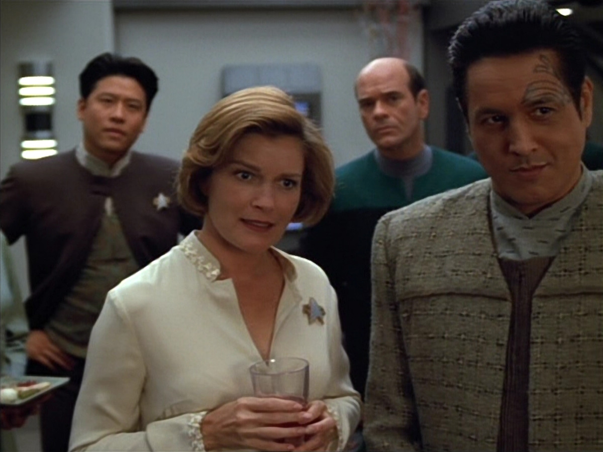 extant_StarTrek_VOY_4x12-MortalCoil_01911.jpg
