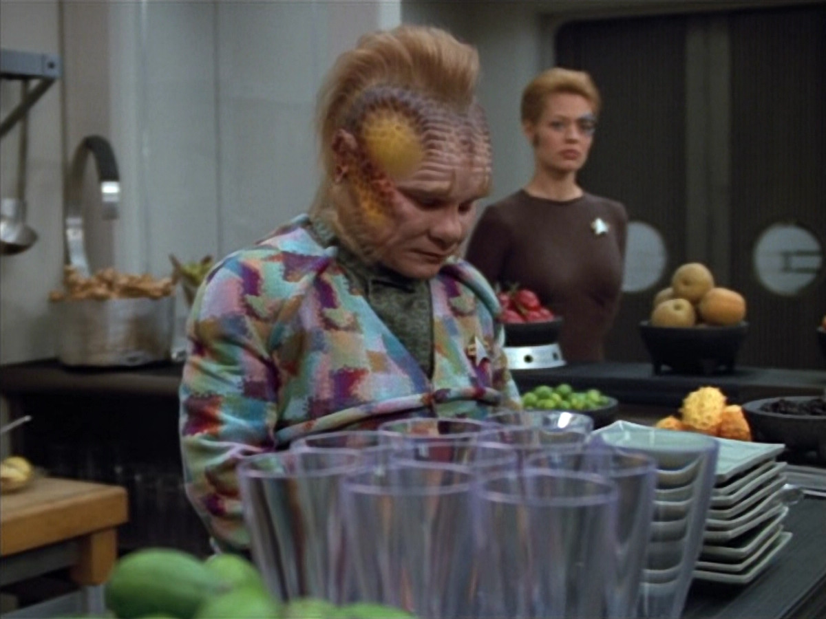 extant_StarTrek_VOY_4x12-MortalCoil_01943.jpg