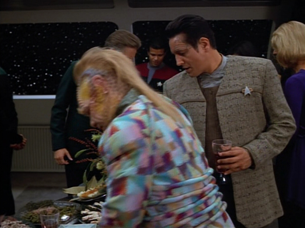 extant_StarTrek_VOY_4x12-MortalCoil_02024.jpg