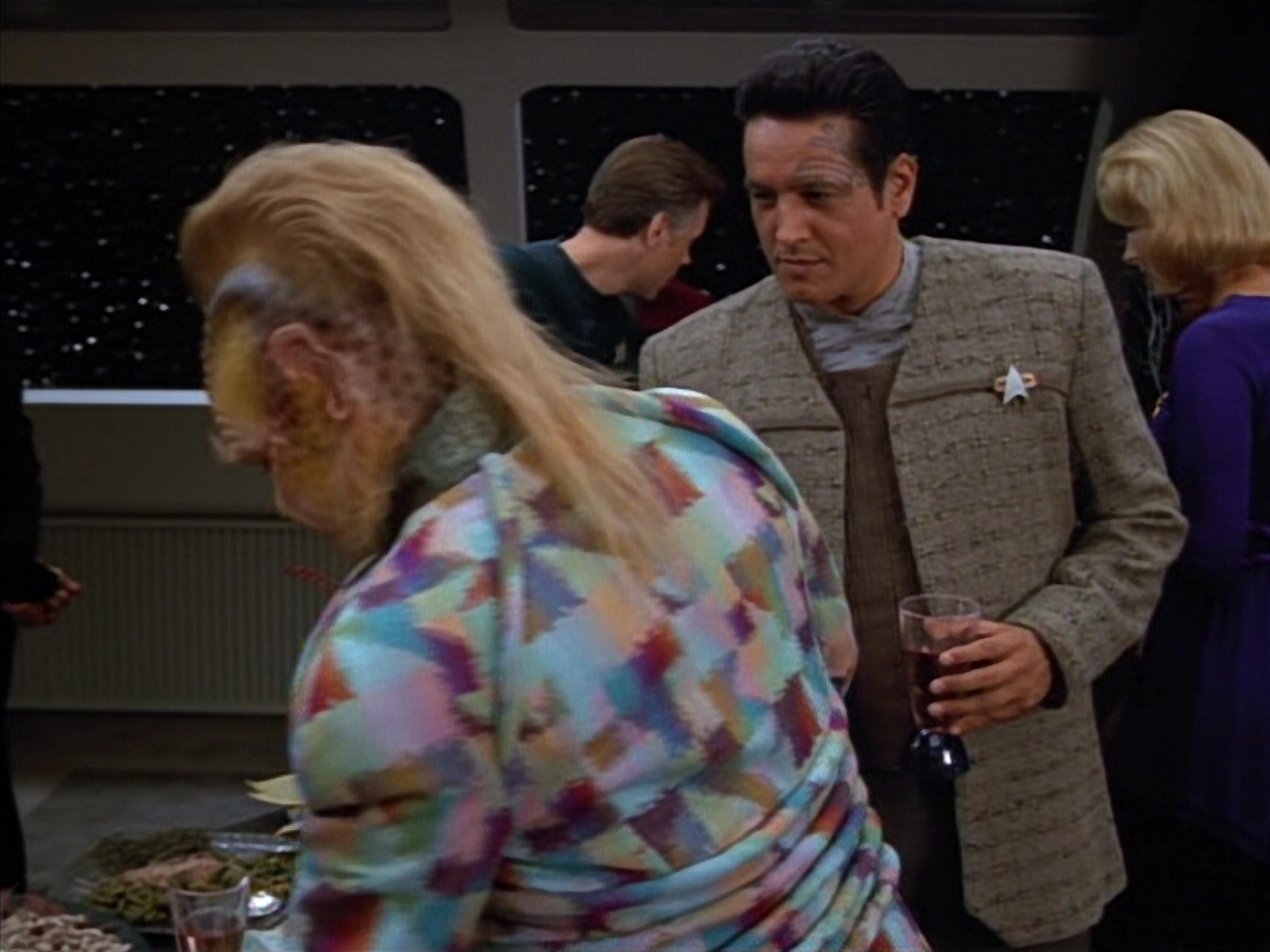 extant_StarTrek_VOY_4x12-MortalCoil_02027.jpg