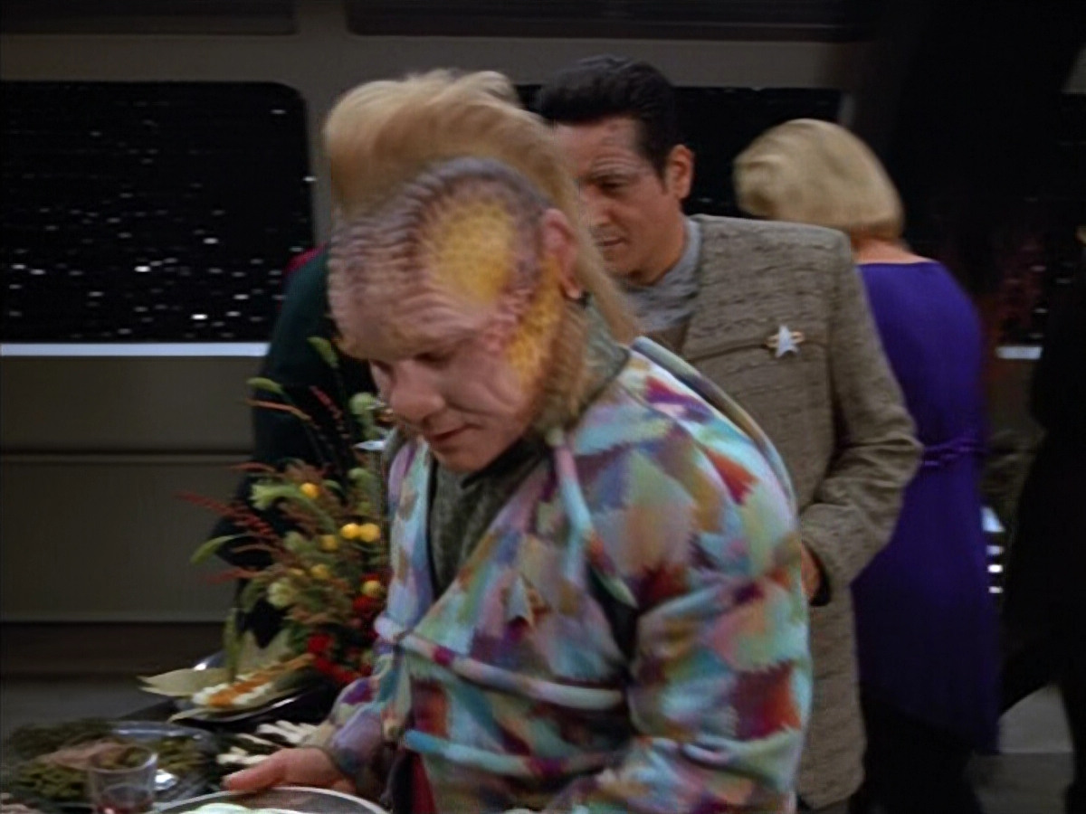 extant_StarTrek_VOY_4x12-MortalCoil_02028.jpg